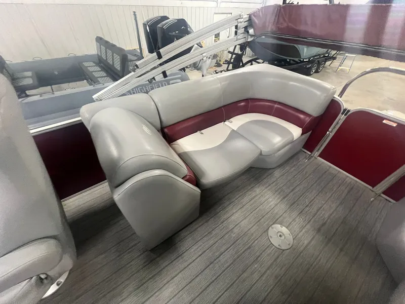 Slide: The Image of 2019 Manitou Aurora 220 LE 15 - 15