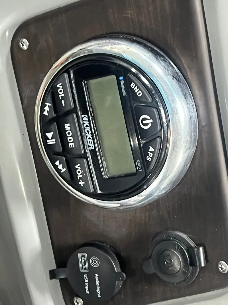 Slide: The Image of 2019 Manitou Aurora 220 LE 18 - 18