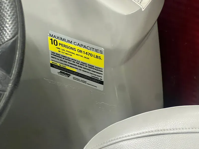 Slide: The Image of 2019 Manitou Aurora 220 LE 19 - 19