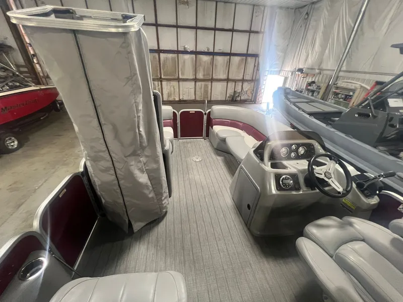 Slide: The Image of 2019 Manitou Aurora 220 LE 20 - 20