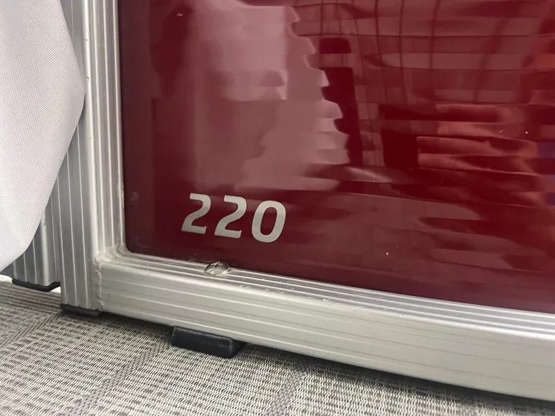 Slide: The Image of 2019 Manitou Aurora 220 LE 6 - 6