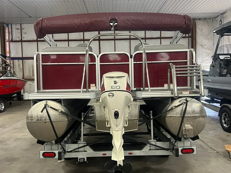 Slide: The Image of 2019 Manitou Aurora 220 LE 7 - 7