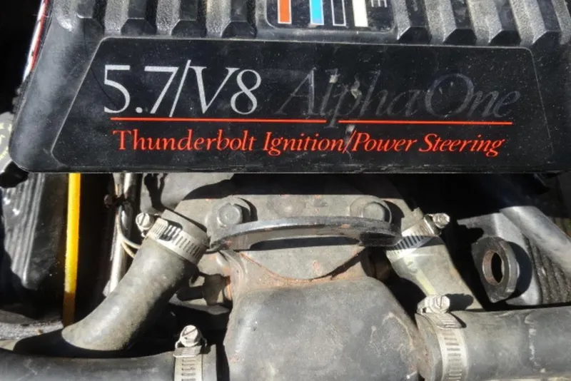 Slide: The Image of 5.7 V8 engine with Thunderbolt Ignition in 1995 Caravelle 206. - 10