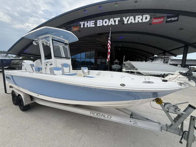 Slide: The Image of Robalo 246 Cayman 2022 - 10