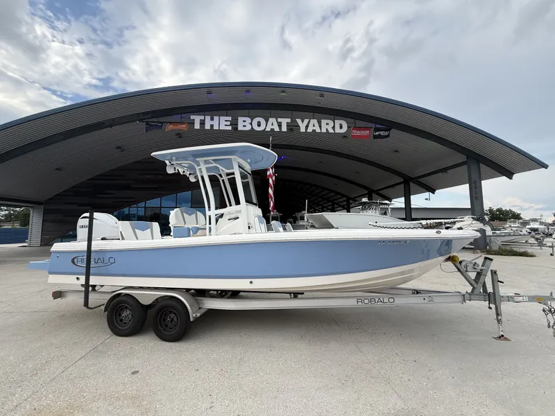 Slide: The Image of Robalo 246 Cayman 2022 - 12