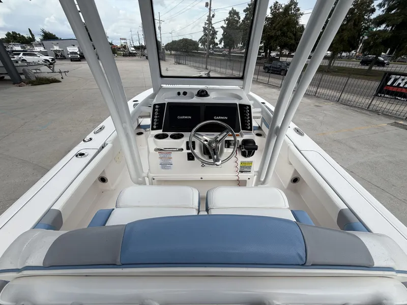 Slide: The Image of Robalo 246 Cayman 2022 - 21