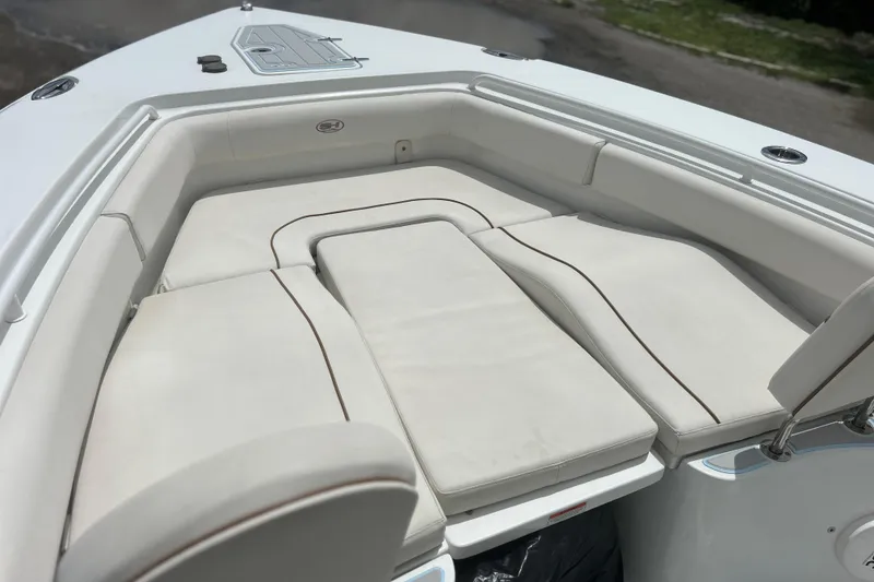 Slide: The Image of Luxurious seating area on 2020 Sea Hunt Ultra 275 SE boat. - 10