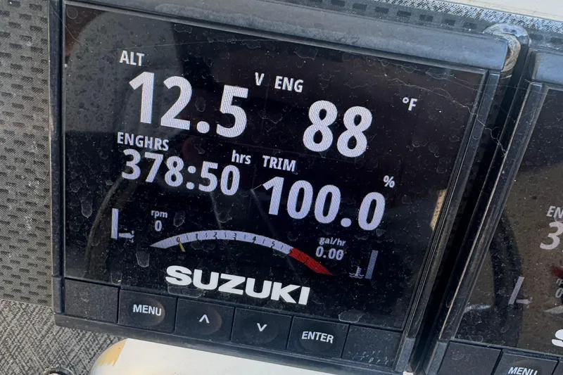 Slide: The Image of Suzuki engine display on 2005 Hydra-Sports Vector 2500 VX showing 378.5 hours and 88°F. - 11