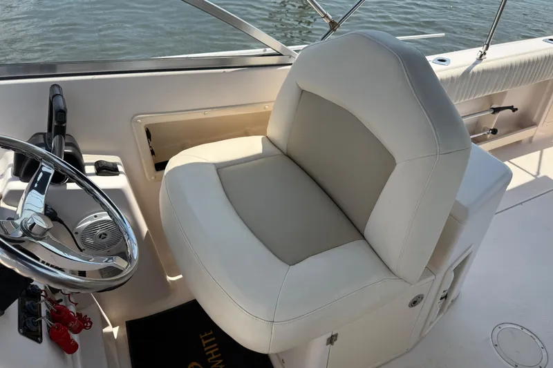 Slide: The Image of 2008 Grady-White Tournament 275 boat interior with Yamaha 150 engines. - 18