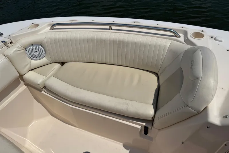 Slide: The Image of 2008 Grady-White Tournament 275 boat interior with Yamaha 150 engines. - 19