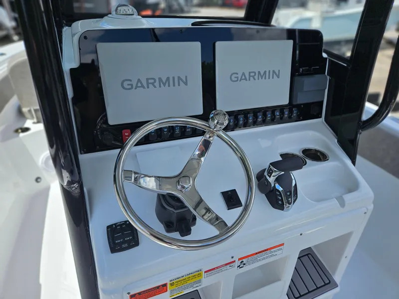 Slide: The Image of Sea Hunt Ultra 255 SE 2026 - 61