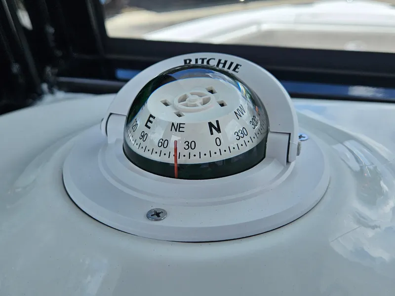 Slide: The Image of Sea Hunt Ultra 255 SE 2026 - 68