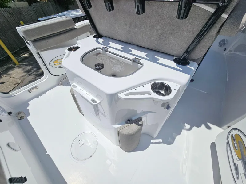 Slide: The Image of Sea Hunt Ultra 255 SE 2026 - 70