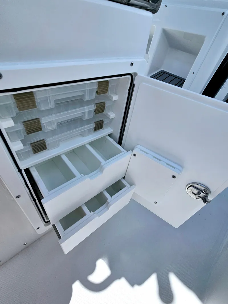 Slide: The Image of Sea Hunt Ultra 255 SE 2026 - 74