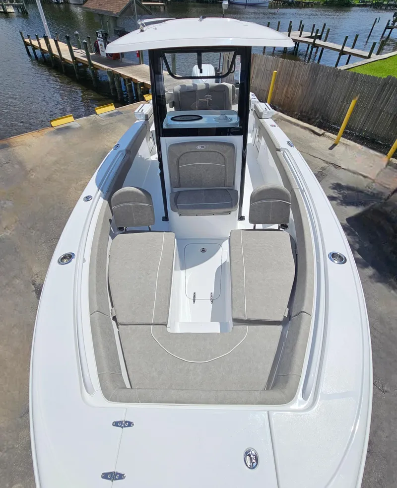 Slide: The Image of Sea Hunt Ultra 255 SE 2026 - 77