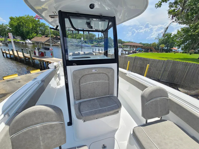 Slide: The Image of Sea Hunt Ultra 255 SE 2026 - 78