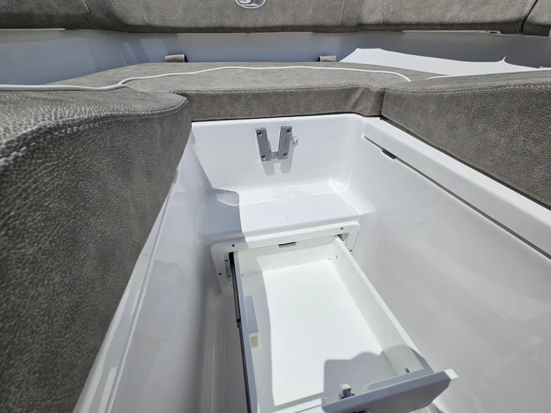 Slide: The Image of Sea Hunt Ultra 255 SE 2026 - 81