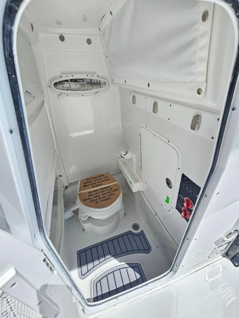 Slide: The Image of Sea Hunt Ultra 255 SE 2026 - 82