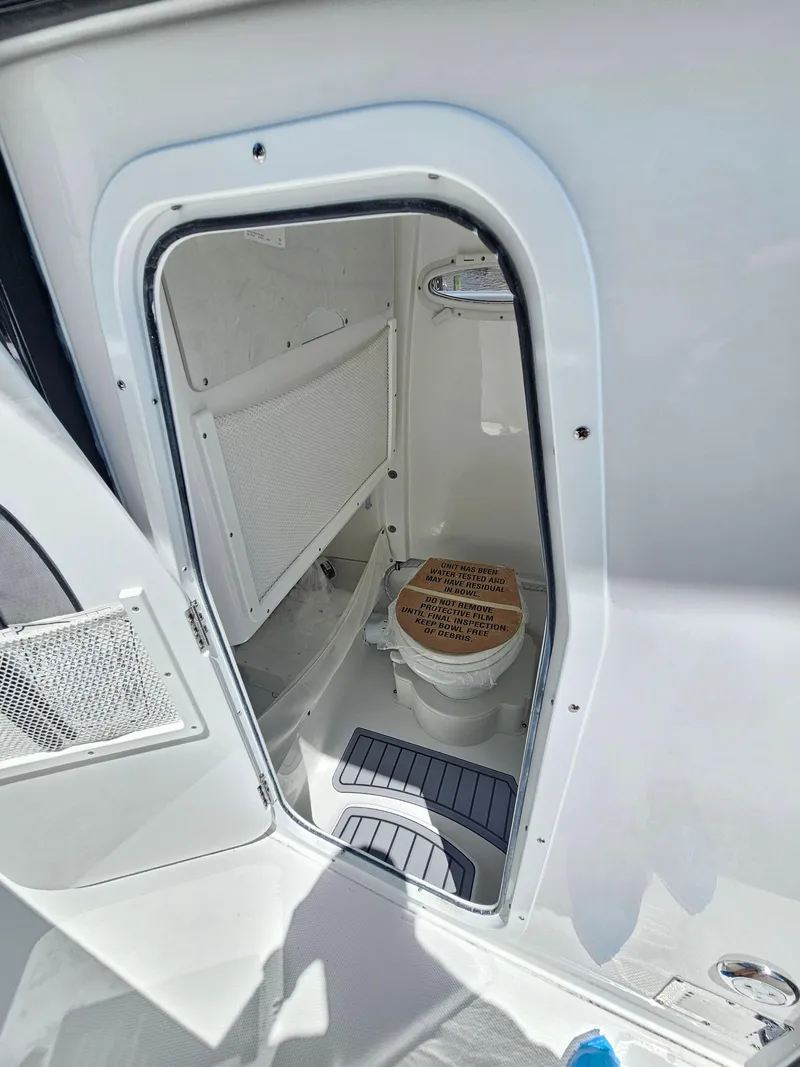 Slide: The Image of Sea Hunt Ultra 255 SE 2026 - 83