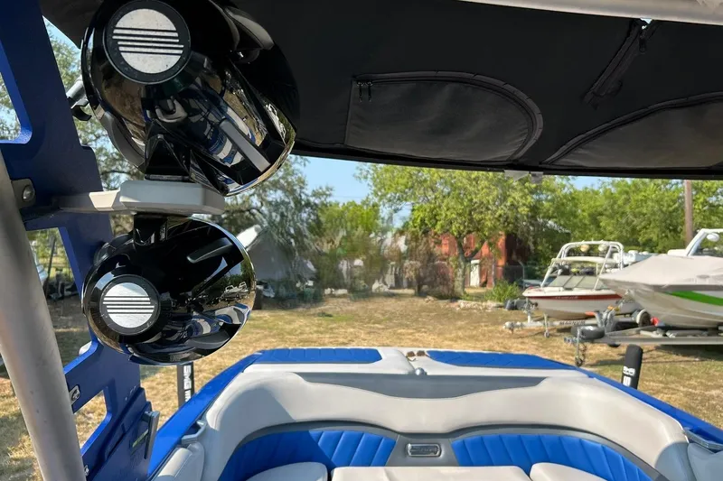 Slide: The Image of 2017 Malibu Wakesetter 25 LSV interior with speakers and blue seating. - 54