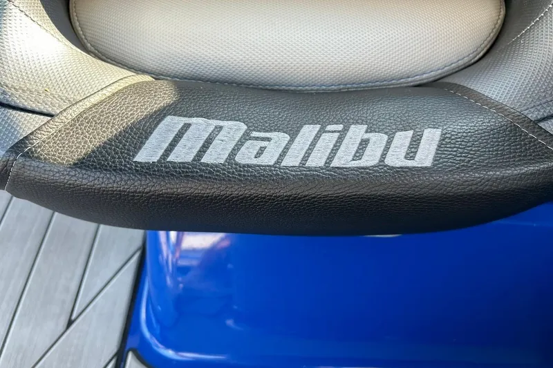 Slide: The Image of Close-up of 2017 Malibu Wakesetter 25 LSV steering wheel with logo. - 60