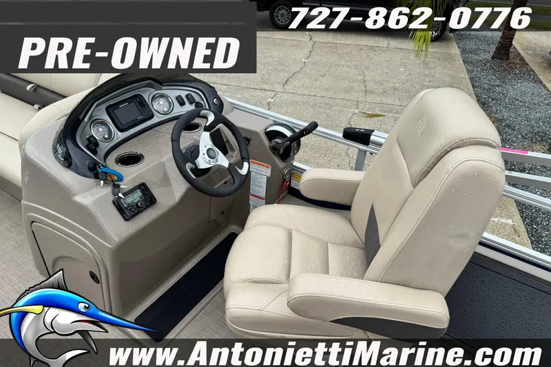 Slide: The Image of Pre-owned 2022 Sun Tracker 22 Sport Fish DLX boat interior with steering console and seat. - 23