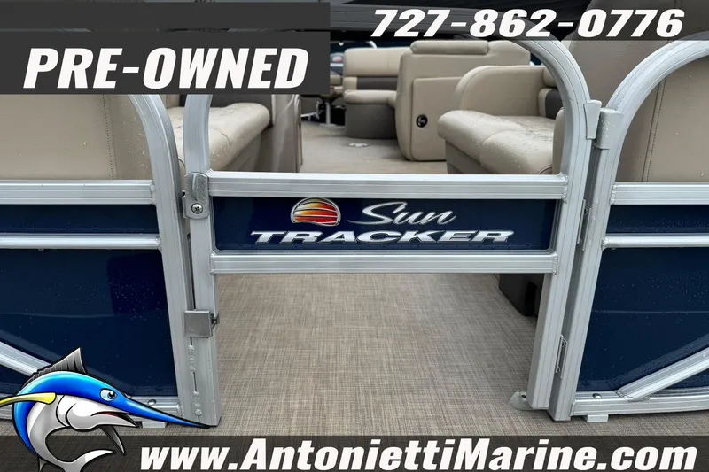 Slide: The Image of Pre-owned 2022 Sun Tracker 22 Sport Fish DLX pontoon boat interior view. - 26