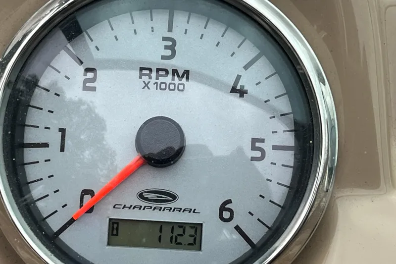 Slide: The Image of Tachometer of 2014 Chaparral 18 H2O Ski & Fish showing 112 RPM. - 9