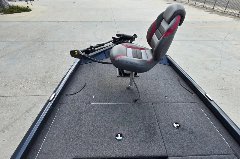 Slide: The Image of 2022 Ranger RT178 boat deck with swivel seat and trolling motor. - 10