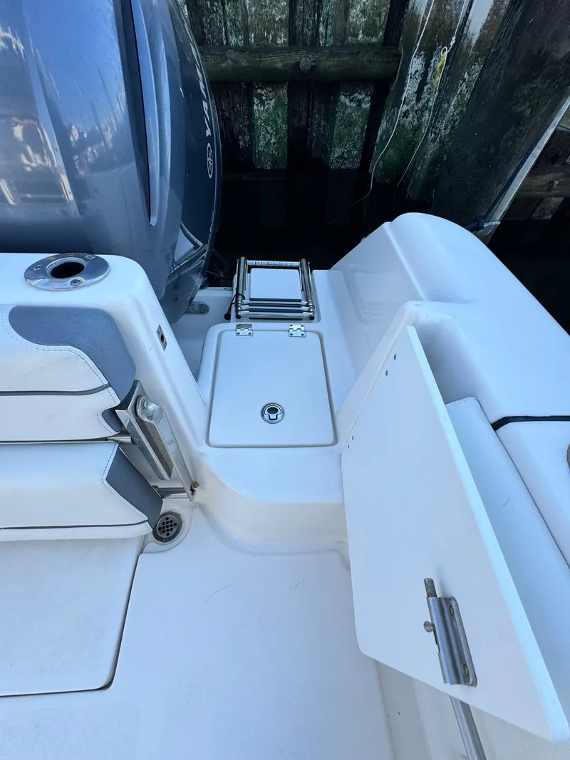 Slide: The Image of Tidewater 252 CC Adventure 2020 - 10