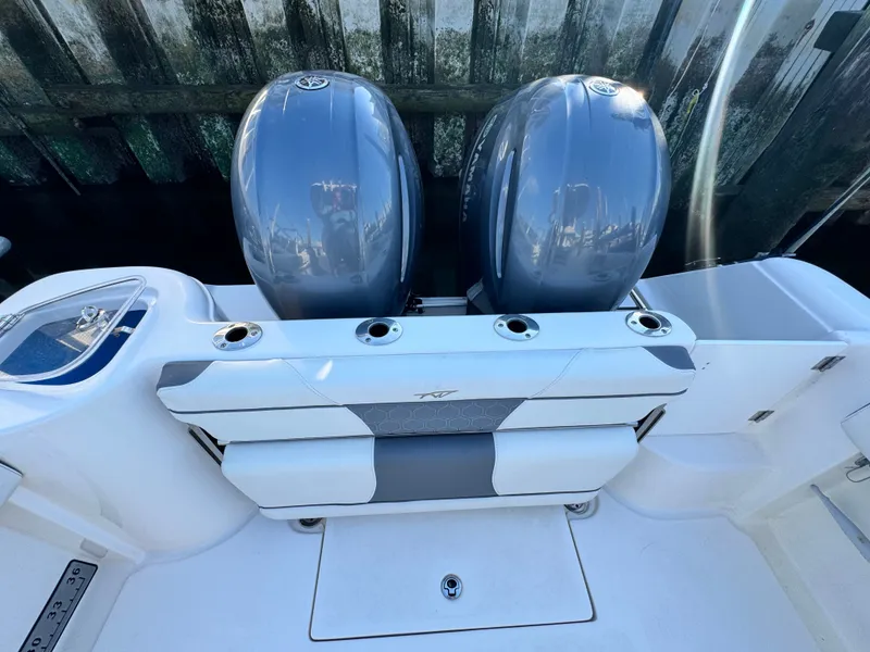 Slide: The Image of Tidewater 252 CC Adventure 2020 - 11