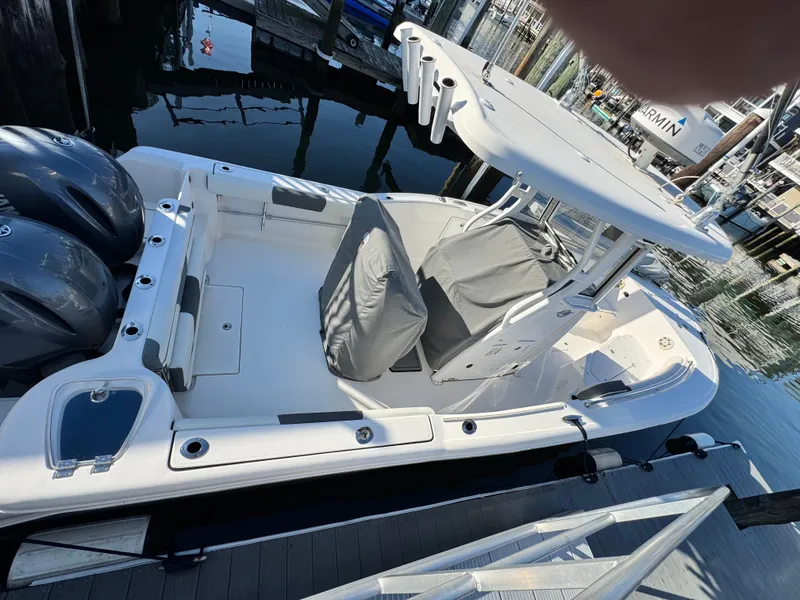 Slide: The Image of Tidewater 252 CC Adventure 2020 - 13