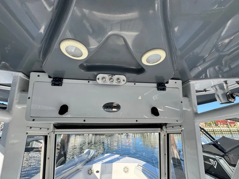 Slide: The Image of Tidewater 252 CC Adventure 2020 - 5