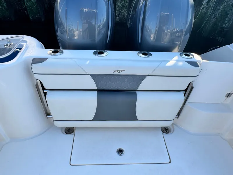 Slide: The Image of Tidewater 252 CC Adventure 2020 - 6