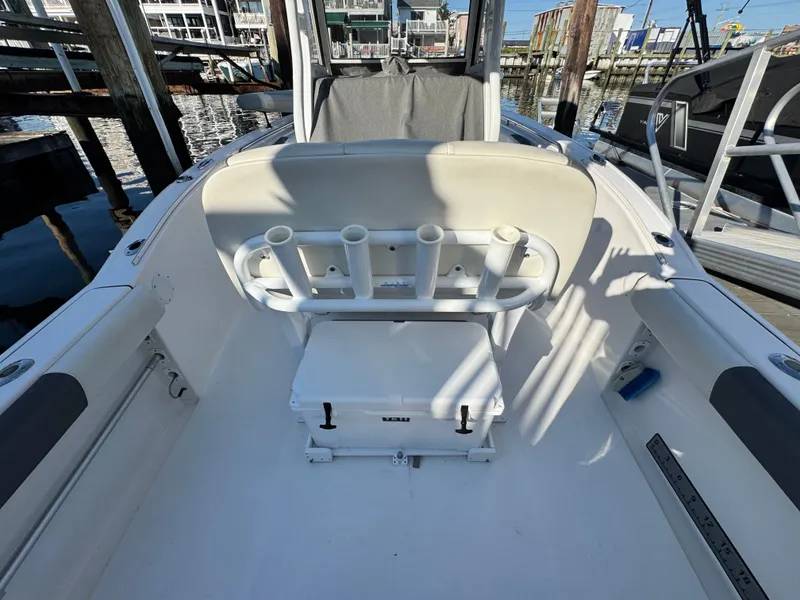 Slide: The Image of Tidewater 252 CC Adventure 2020 - 8