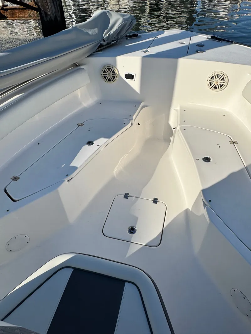 Slide: The Image of Tidewater 252 CC Adventure 2020 - 9