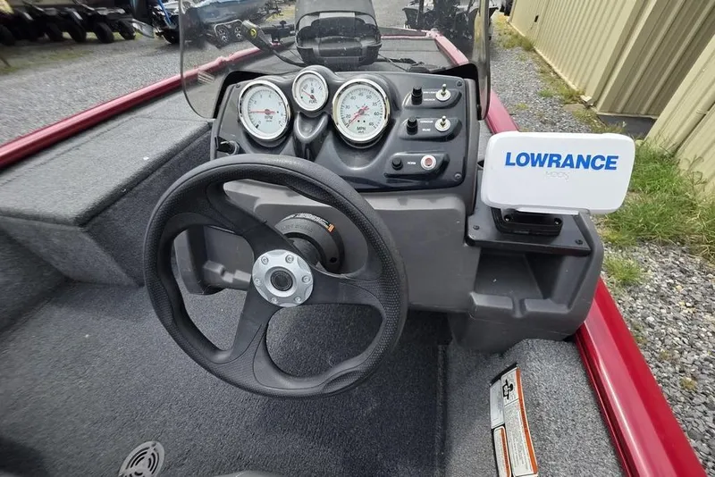 Slide: The Image of Tracker Pro 170 2020 - 6