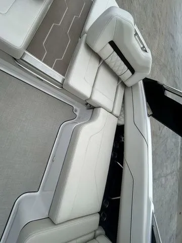 Slide: The Image of Regal LS4 2023 - 21