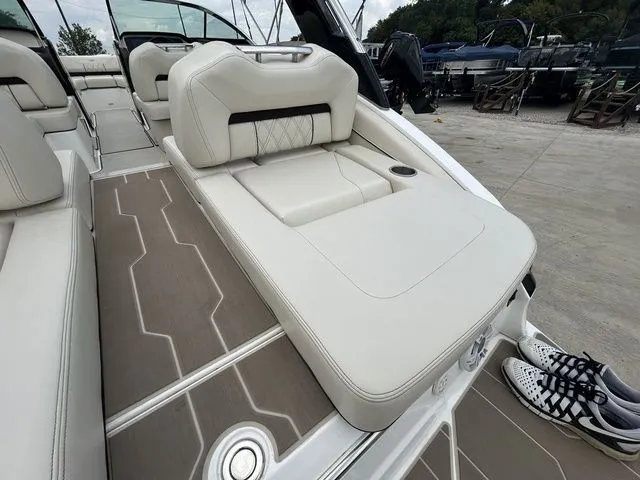 Slide: The Image of Regal LS4 2023 - 9