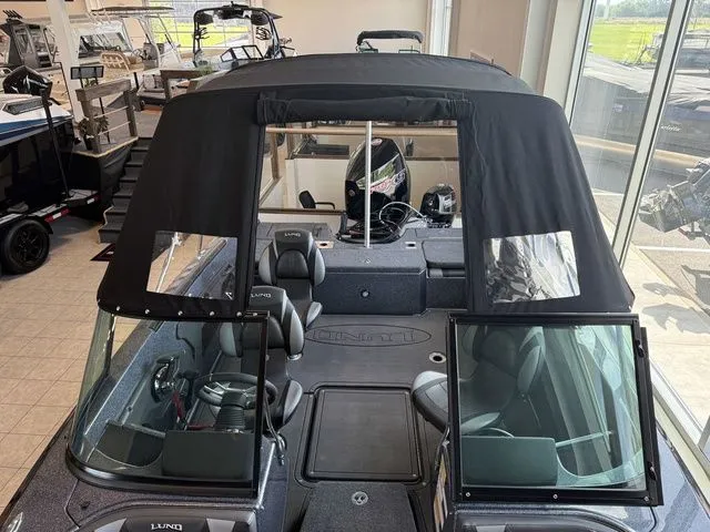 Slide: The Image of Interior view of 2026 Lund 189 Tyee GL Sport in showroom. - 21