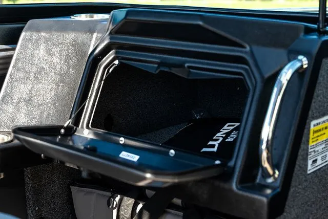 Slide: The Image of Lund 2075 Tyee Sport 2026 - 17