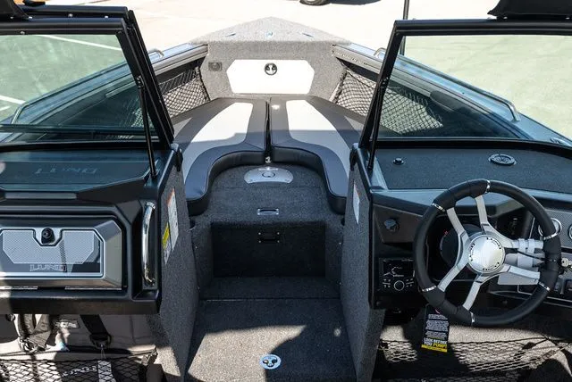 Slide: The Image of Lund 2075 Tyee Sport 2026 - 27