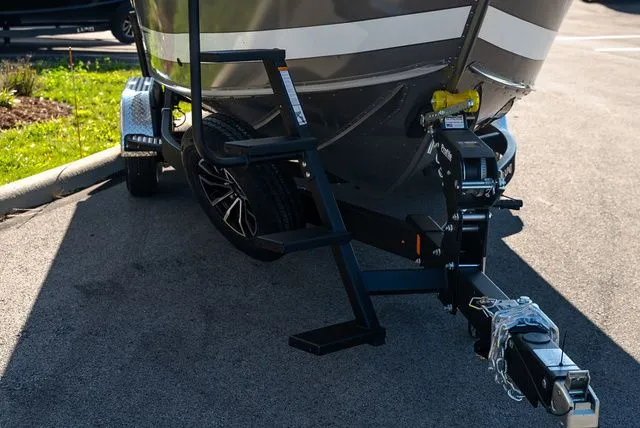 Slide: The Image of Lund 2075 Tyee Sport 2026 - 3