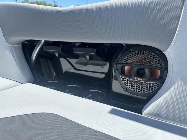 Slide: The Image of MasterCraft NXT22 2023 - 10