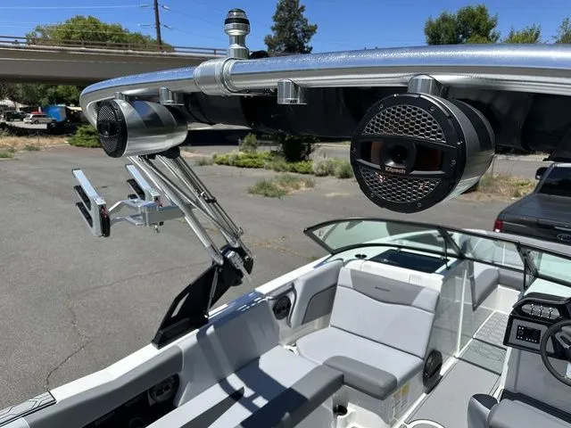 Slide: The Image of MasterCraft NXT22 2023 - 15