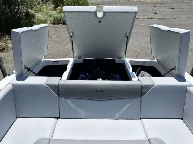 Slide: The Image of MasterCraft NXT22 2023 - 18