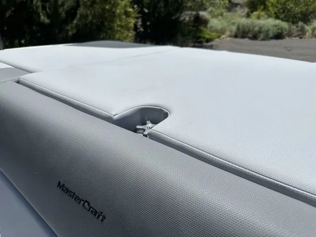 Slide: The Image of MasterCraft NXT22 2023 - 19