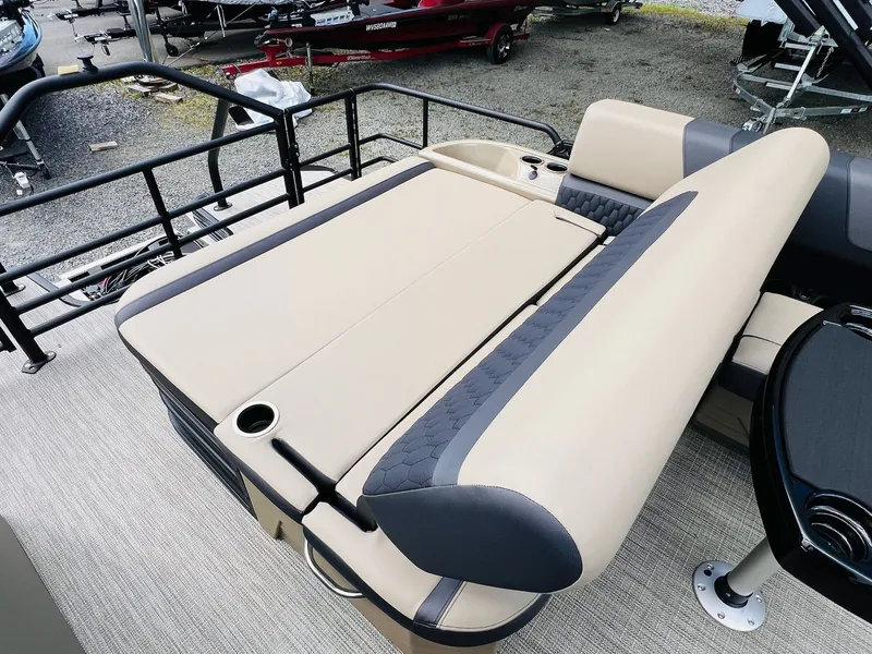 Slide: The Image of Sylvan L-3 CLZ DH Tritoon 2026 - 28