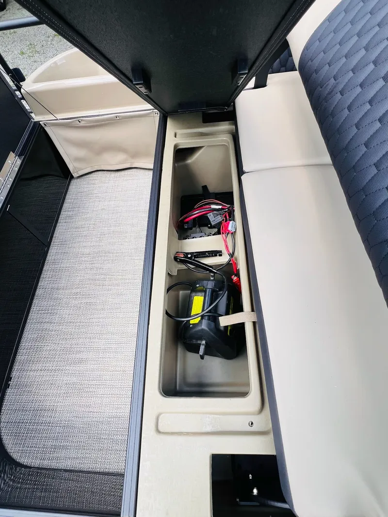 Slide: The Image of Sylvan L-3 CLZ DH Tritoon 2026 - 35