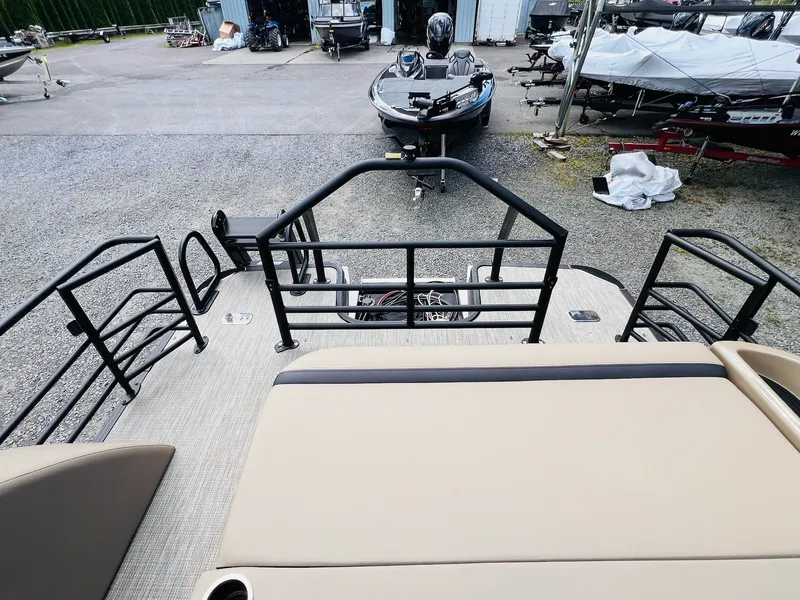 Slide: The Image of Sylvan L-3 CLZ DH Tritoon 2026 - 43